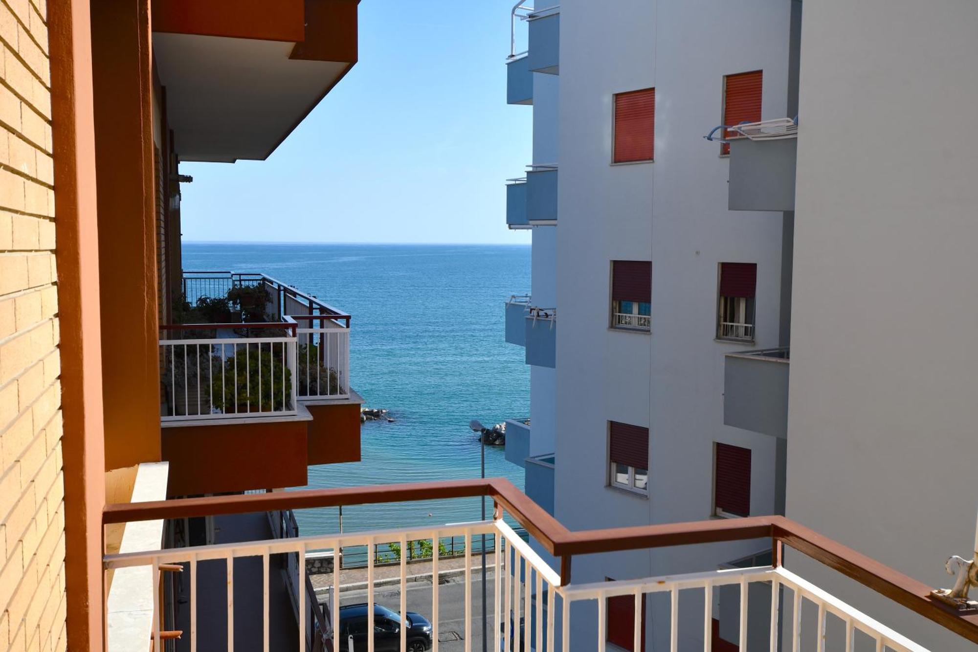 Lo Scorcio Sul Mare